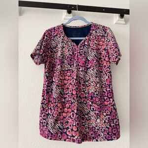 Premiere by Healing Hands scrub top. Animal print in navy/pink/peach/white. EUC